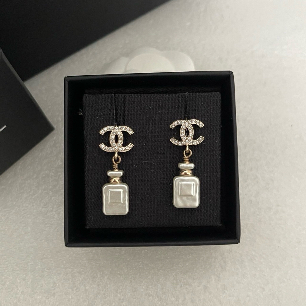 ต่างหู Chanel Strass CC Perfume Bottle Motif Earrings ต่างหูของแท้100%