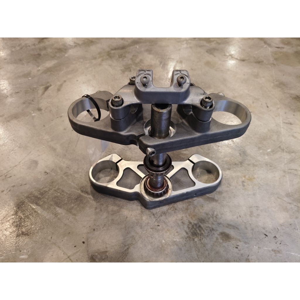 แผงคอบน BUELL (54mm.) Harley Davidson 084401