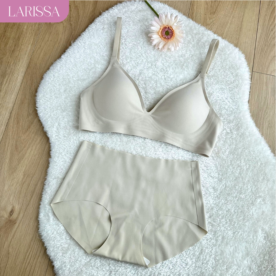 LARISSA (เซตบราใส่สบาย-สีครีม) TINY-V BASIC BRA + BASIC PANTY บราไร้โครง พร้อมกางเกงชั้นในเข้าเซตสีครีม