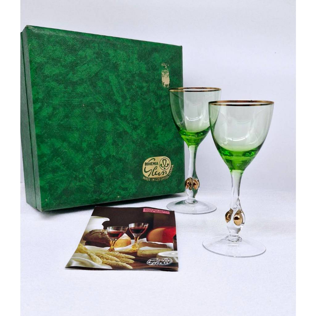 แก้วไวน์คริสตัลโบฮีเมียนวินเทจคู่สวย งานคอลเลกชัน Zlata Zusana ขอบทองและลูกบอลสีทองที่ก้านแก้ว