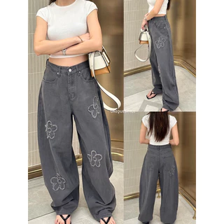📍พร้อมส่ง📍🇰🇷FSY🇰🇷61912 Fleur carve jeans • กางเกงยีนส์ขากว้างทรงบอลลูน เย็บลายดอกไม้ เป็นงานดีไซน์ลายฟุ้งขอบรุ่ย