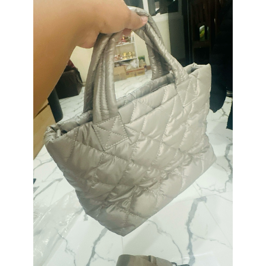 กระเป๋า lada รุ่น aya ของแท้ จาก shop มือ 2 สภาพนางฟ้าใช้ไปไม่กี่ครั้งค่ะ