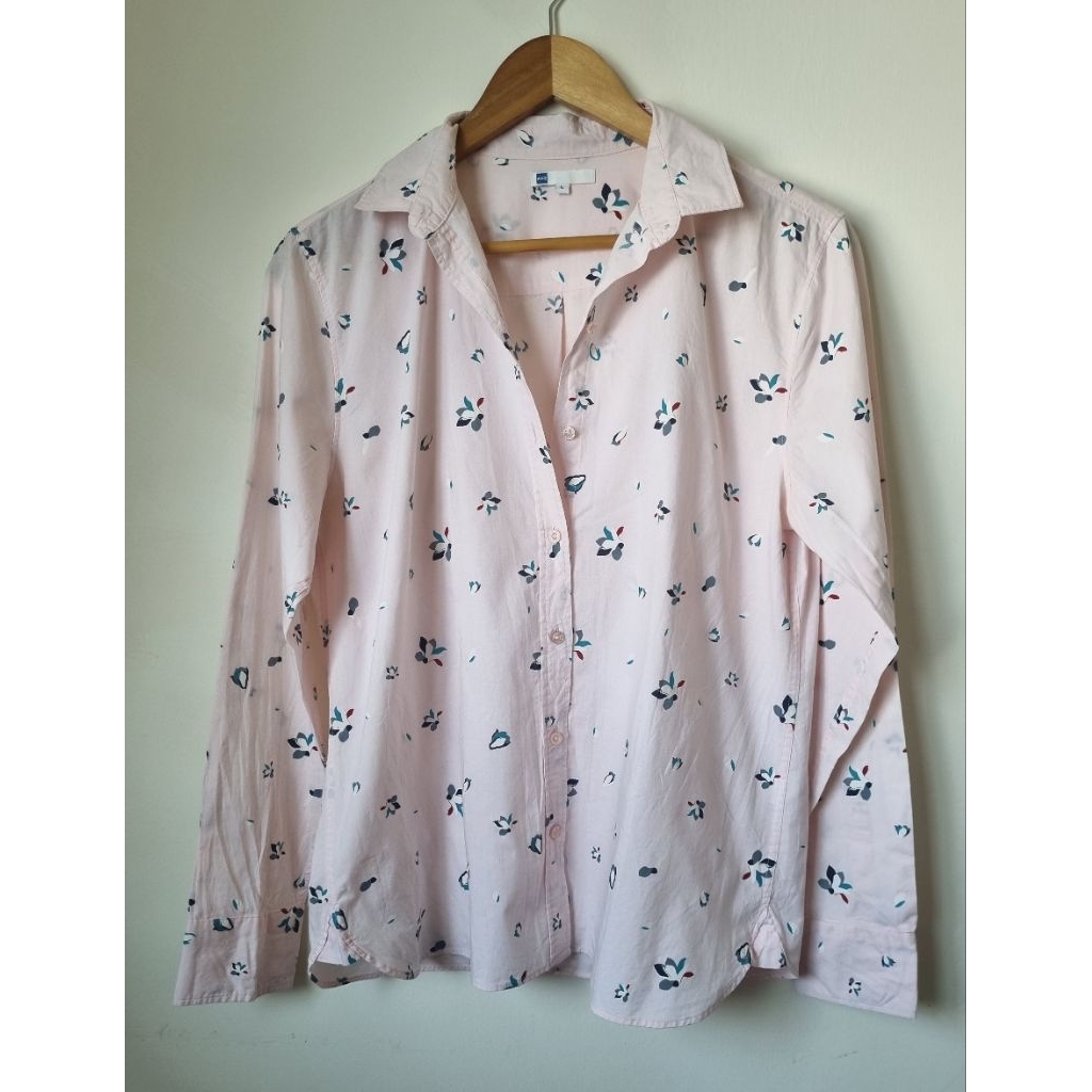 เอทูแซด มือ2 เสื้อเชิ้ตผู้หญิงลาย a.l.l.*z สภาพดี มีตำหนิตามรูป