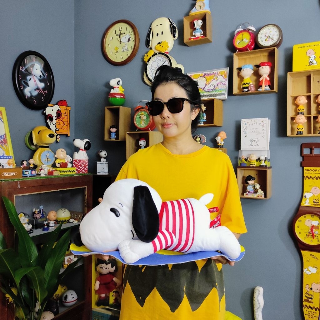 Surfboard Snoopy doll