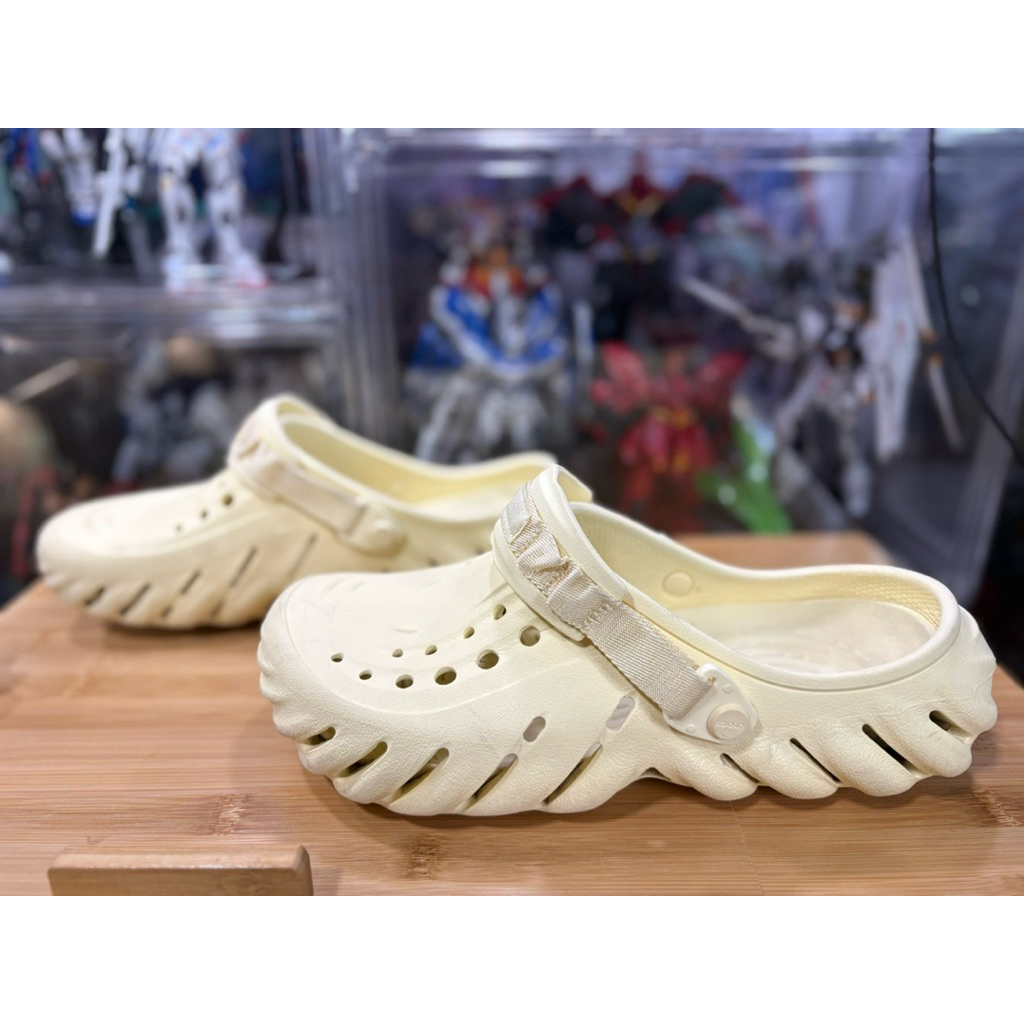 Crocs Echo Clog   “ Buttercream “ M9us/42.5/27cm