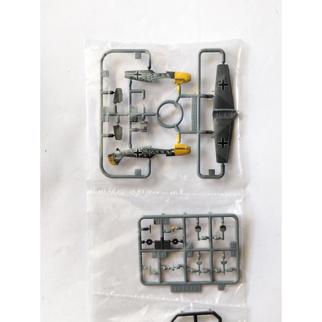 3. Bf109 E-4/N JG26 / TAKARA. 2005