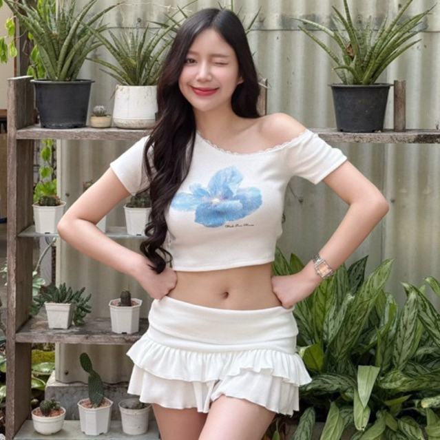 SIS.ON | พร้อมส่ง 🧸เสื้อผ้าผู้หญิงแฟชั่น ปาดไหล่หนึ่งข้างลูกไม้ BK