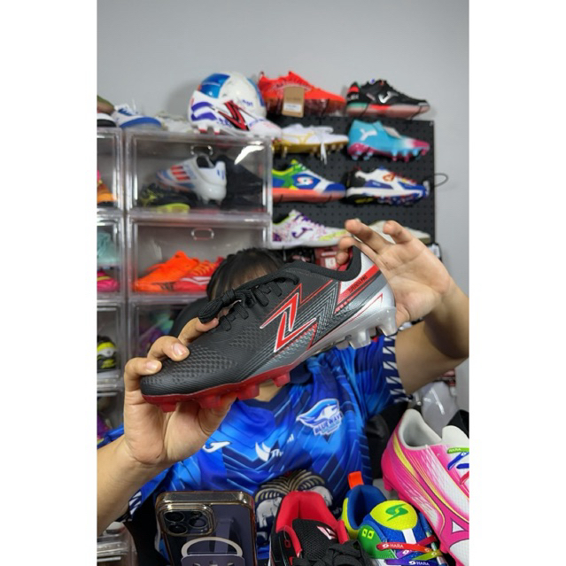 รองเท้าสตั๊ด zeta supernova pro สีดำ เบอร์41