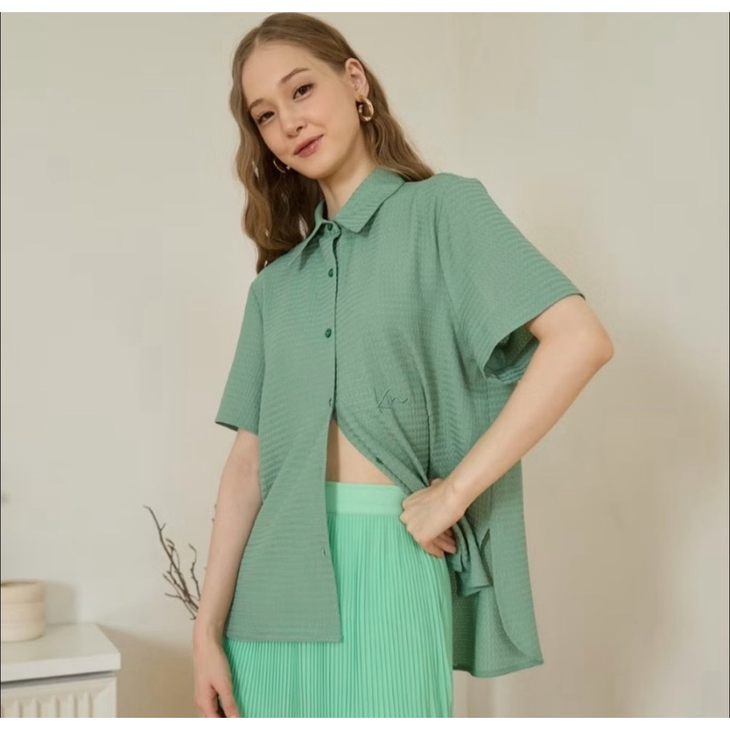 kanni studio เสื้อเชิ้ตผ้าดี ใส่สบายรุ่น Mardi shirt สีเขียว อก 41“