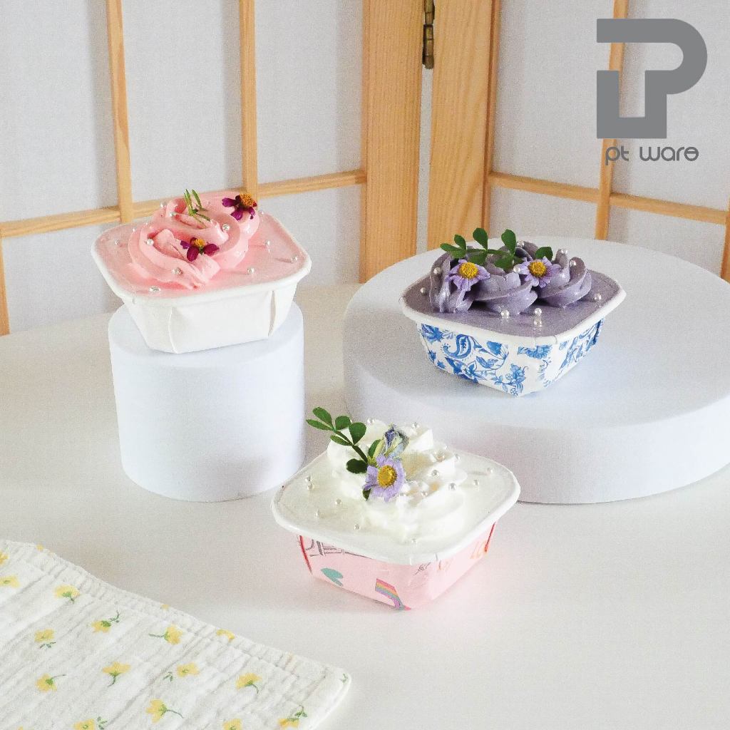 Sweet Paris ถาดกระดาษ ถ้วยคัพเค้ก กระทงบราวนี่ เกรดพรีเมี่ยม ทรงจตุรัส Sq-01 [[ แพค50ใบ ]]