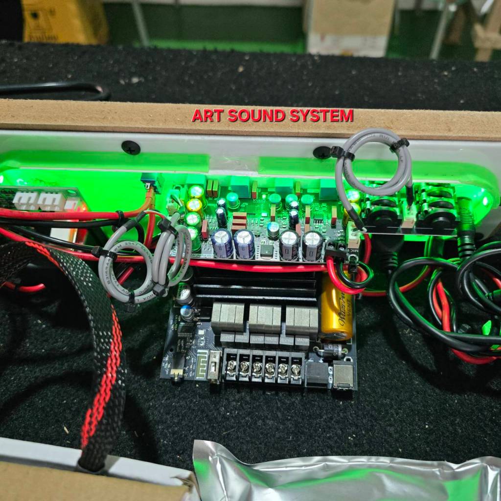 เพลทst21คาราโอเกะชุดสเต็บอัพ1800วัตต์+แอมป์3002บริดโมโนแบตเตอรี่ 8s6a+ที่ชาร์จไฟเพลทrgb+ในตู้+เดินสา