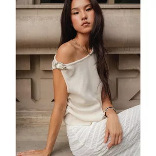 knitCircle - SALT Top (5 สี) เสื้อปาดไหล่ไหมพรม ประดับแขนเสื้อข้างขวาด้วยอะไหล่สีเงินเงา เนื้อผ้านุ่ม มีน้ำหนัก ทิ้งตัว