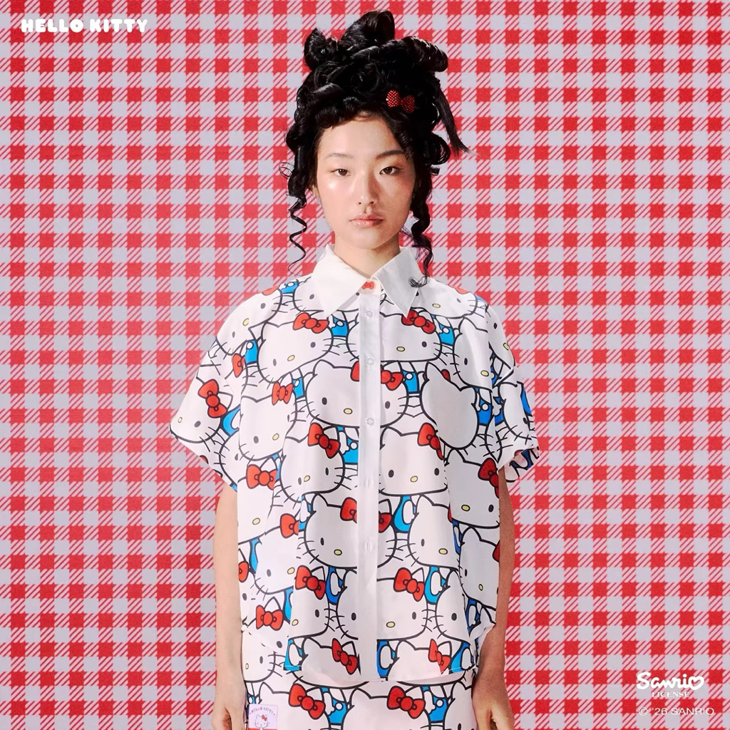 [เริ่มจัดส่ง 17-19 มี.ค] Endless Holiday Everyday Shirt Hello Kitty Peek-a-Bow Series