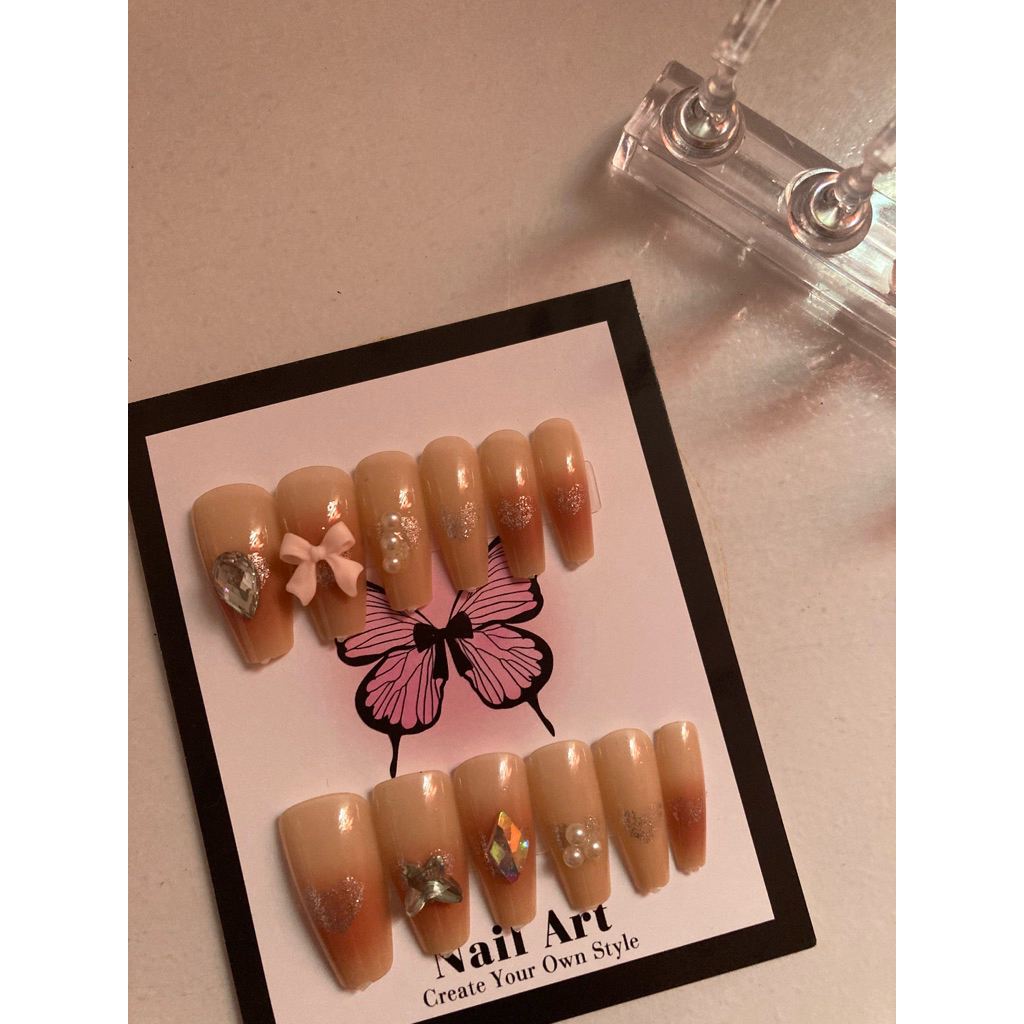 Butterfly nails เล็บปลอมคละลาย