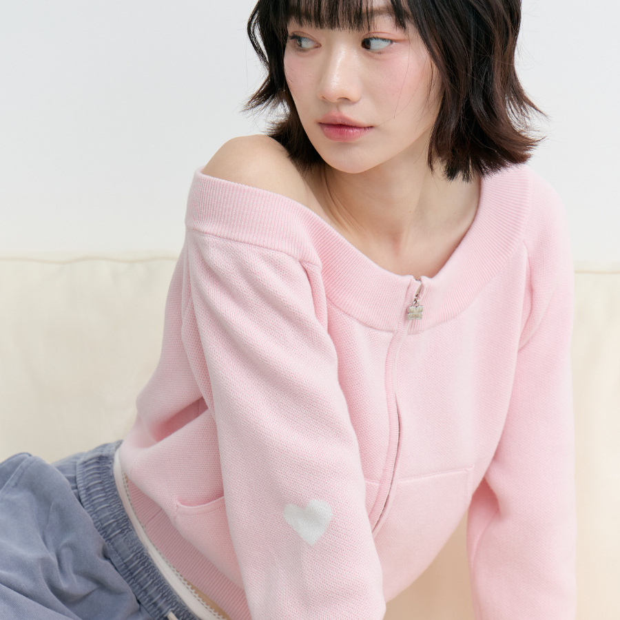 HEARTEYES - OFF SHOULDER CARDIGAN - BABY PINK | คาดิแกน เปิดไหล่ ผ้านิท ไหมพรม สีชมพู