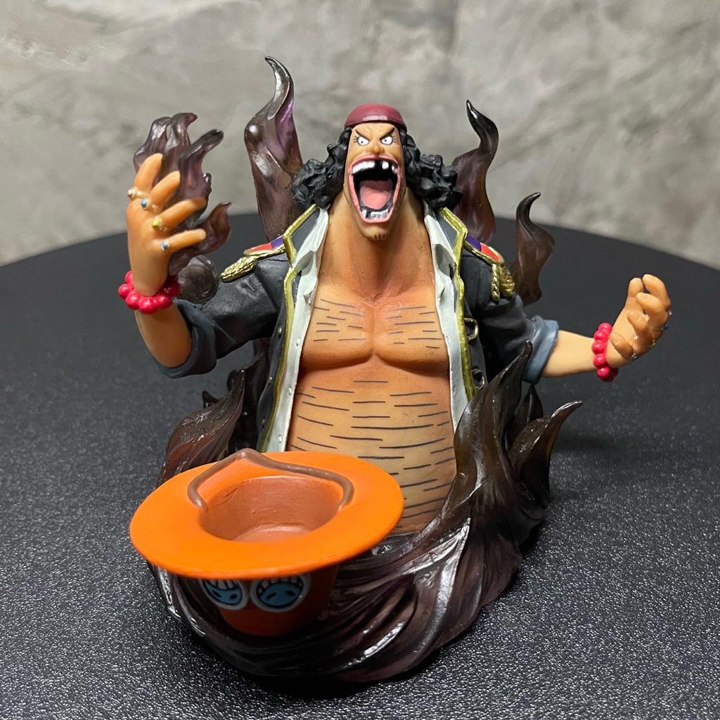Figure One piece ของแท้ 🇯🇵 หนวดดำ Marshall D. Teach มือสอง