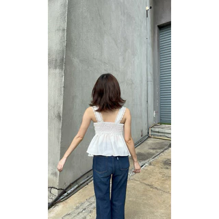 IVY TOP - เสื้อแขนกุดดีเทลแต่งขอบลูกไม้ ช่วงปลายแต่งระบาย (nita.bkk)