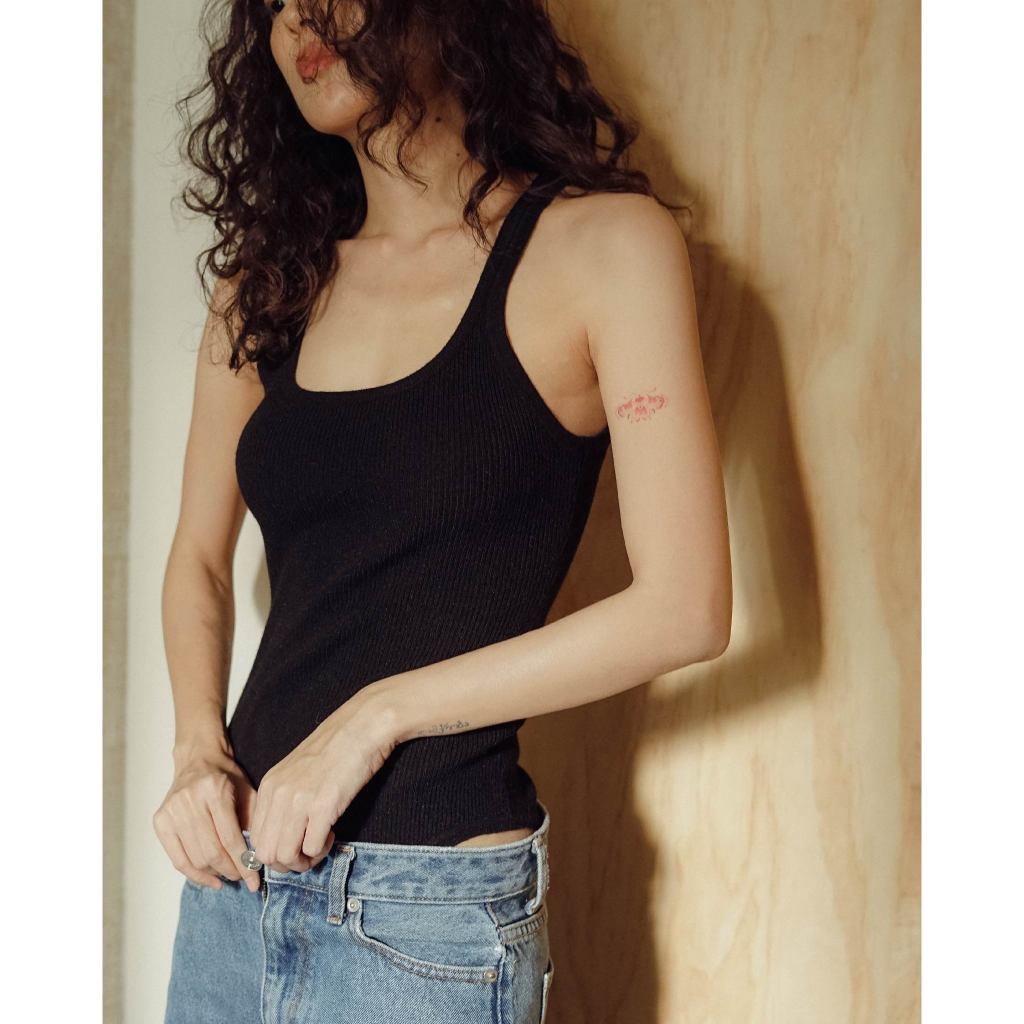 knitCircle - knit BODYSUIT (2 สี) knitCircle x 30o3 บอดี้สูทไหมพรม เส้นด้าย สัมผัสนุ่ม ดีไซน์วงคอโค้ง คอลึก