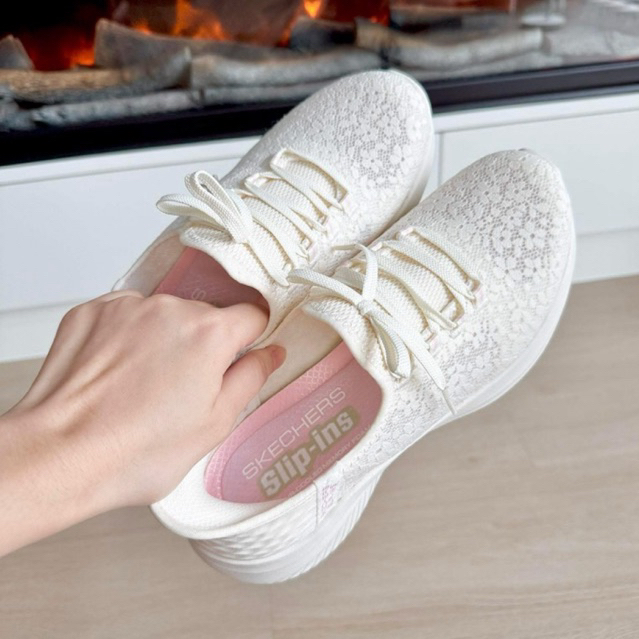 (พร้อมส่ง) SKECHERS WOMEN’S Sneaker รองเท้าผ้าใบผู้หญิง พื้น Memory Foam สเก็ตเชอร์ส รุ่นใหม่ 2025