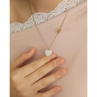 A.piece สร้อยมุกแท้ (waterproof) : [stainless steel] Baroque heart necklace