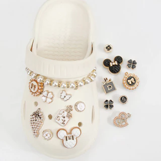 จัดส่งทันที 18 ชิ้น Double Chain Croc DIY Charm อุปกรณ์เสริมรองเท้า Black White Series