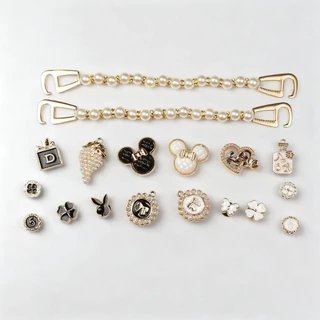 จัดส่งทันที 18 ชิ้น Double Chain Croc DIY Charm อุปกรณ์เสริมรองเท้า Black White Series