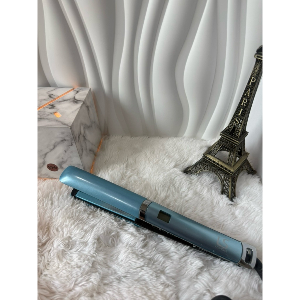 เครื่องหนีบผม รุ่น LS1094 มือสอง สภาพใช้งาน รอยเยอะ  แต่ยังใช้งานได้ปกติ