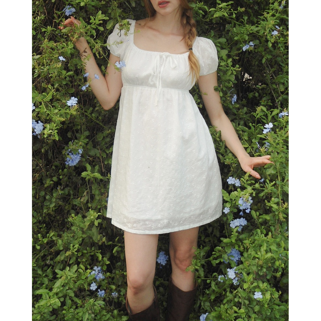 Ruby Cottage : Emma Dress 🪿🌷 เดรสสั้นแขนตุ๊กตาขาว เดรสสั้นลายดอก