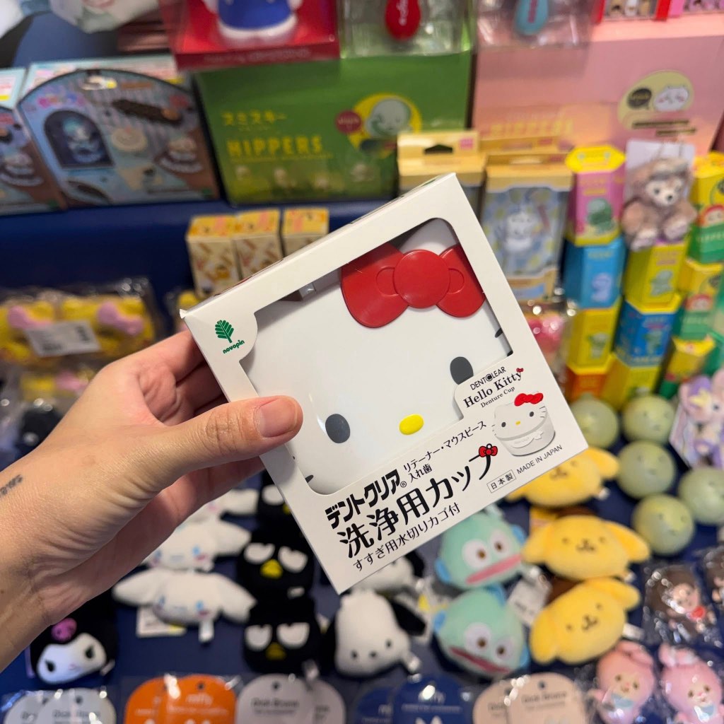 ถ้วยทำความสะอาดฟันปลอม Hello Kitty พร้อมตะกร้าระบายน้ำ