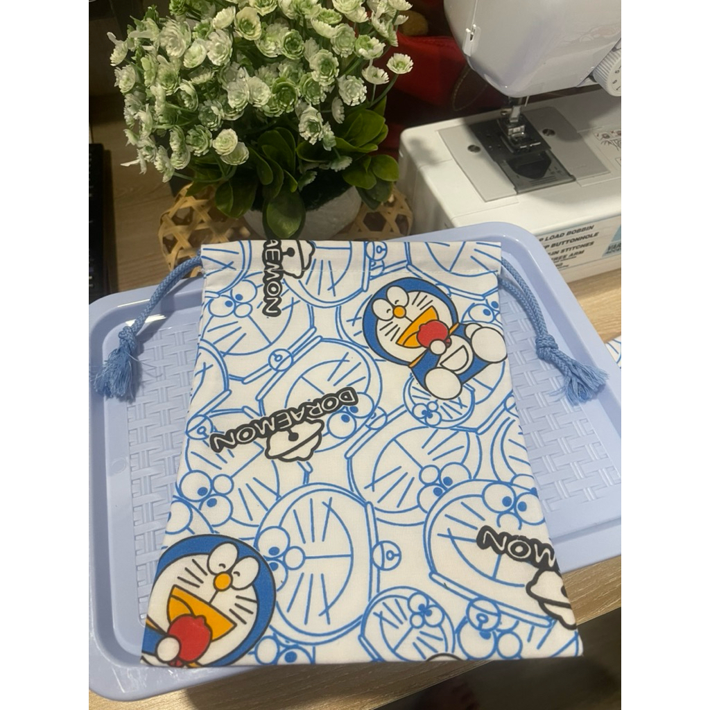 กระเป๋าผ้าหูรูด ลาย Doraemon