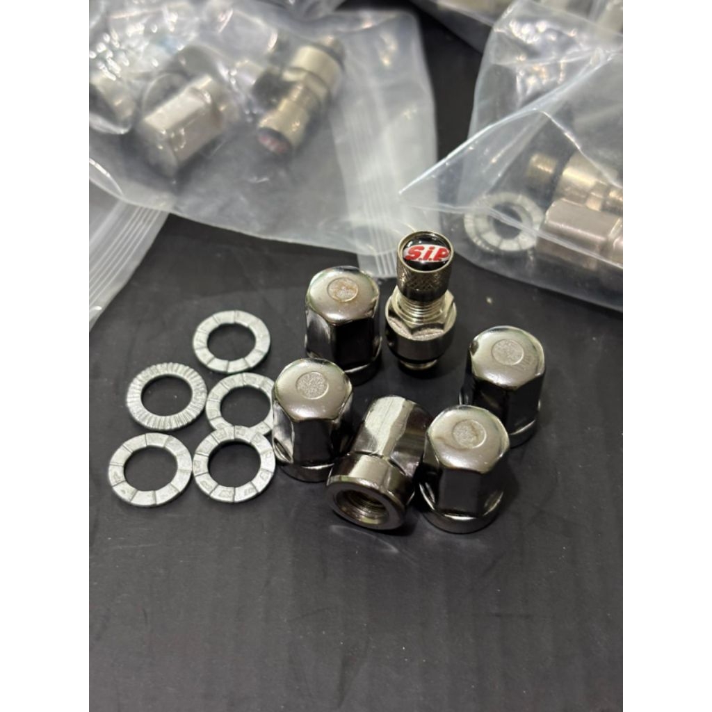จุกลม SIP +น็อต+แหวน ยกชึด สำหรับล้อ tubbless vespa lambretta classic เกียร์มือ