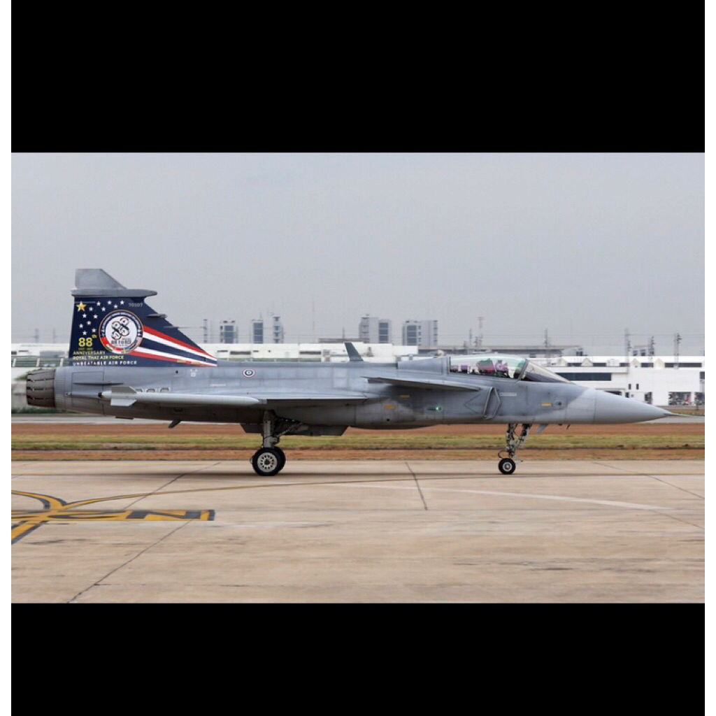 โมเดล Jas 39 Gripen ลาย 88th Aniversery ทอ.ไทย  1/144 ยาว 10 ซม. ทำจากเรซิ่น