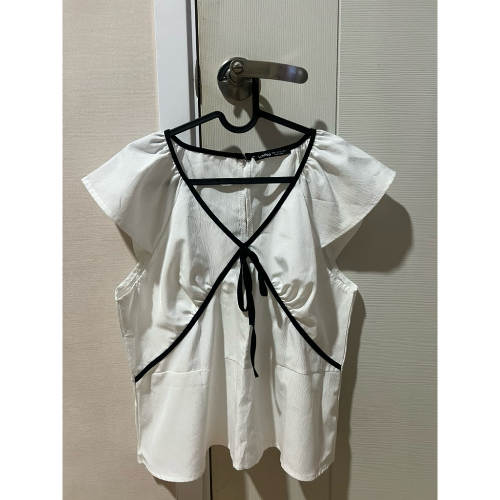 ส่งต่อเสื้อLovito สีขาว