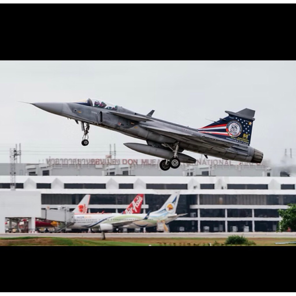 เครื่องบินจำลอง เครื่องบินรบ Jas 39 Gripen กริพเพ่น ทอ.ไทย 88th Anversery ขนาด 1/72 ประมาณ 22 ซม. พล