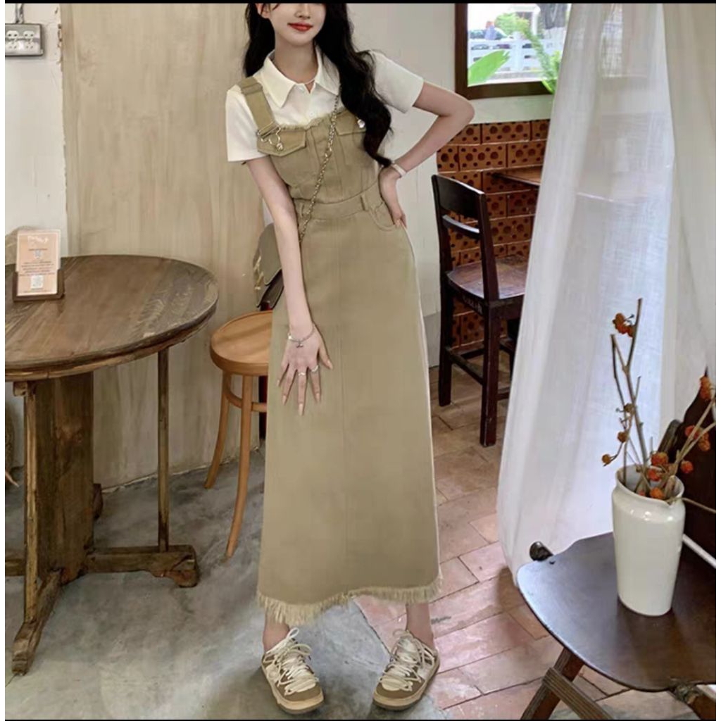 ชุดเซ็ทเดรสยีนส์สายเอี๊ยมแต่งพู่ ทรงเข้ารูปช่วงเอวช่วยพรางหุ่น ใส่แล้วดูผอมเพรียว เป็นเดรสยาวที่ดูเก๋และมีสไตล์