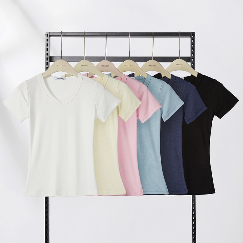 HELLDUL T0002เสื้อยืดคอวีแขนสั้นผ้านุ่มสบาย สไตล์คลาสสิกหลายสี ส่งจากไทย