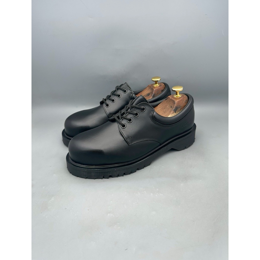 Dr.martens 8880 England ( หัวเหล็ก ) Size39
