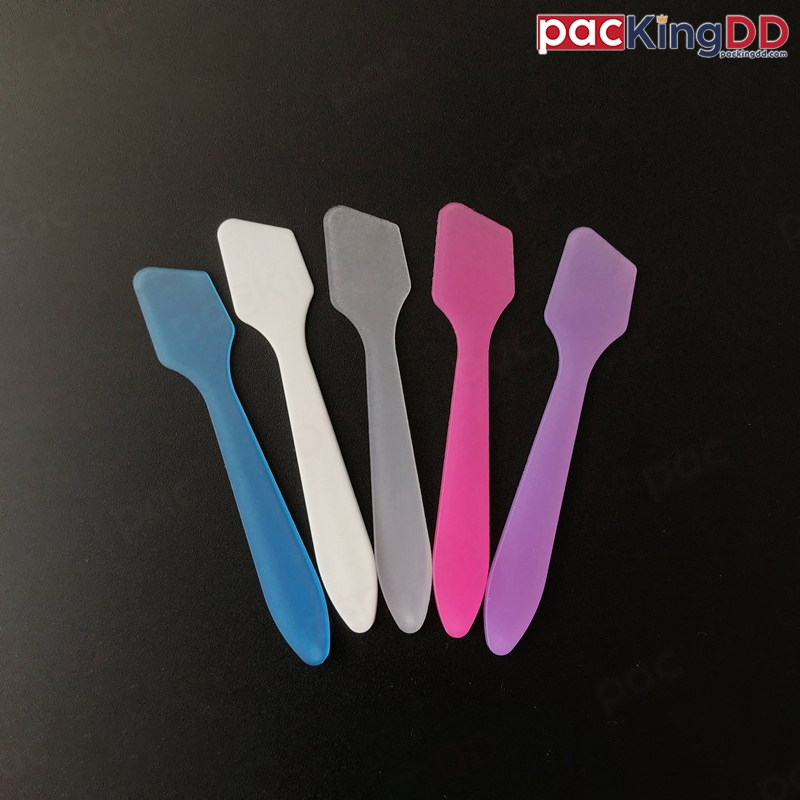(แพ็ค 100 ชิ้น) ช้อนตักครีม ทาหน้า 5 สี # P808 ไม้ตักครีม ที่ตักครีม ไม้พาย PackingDD