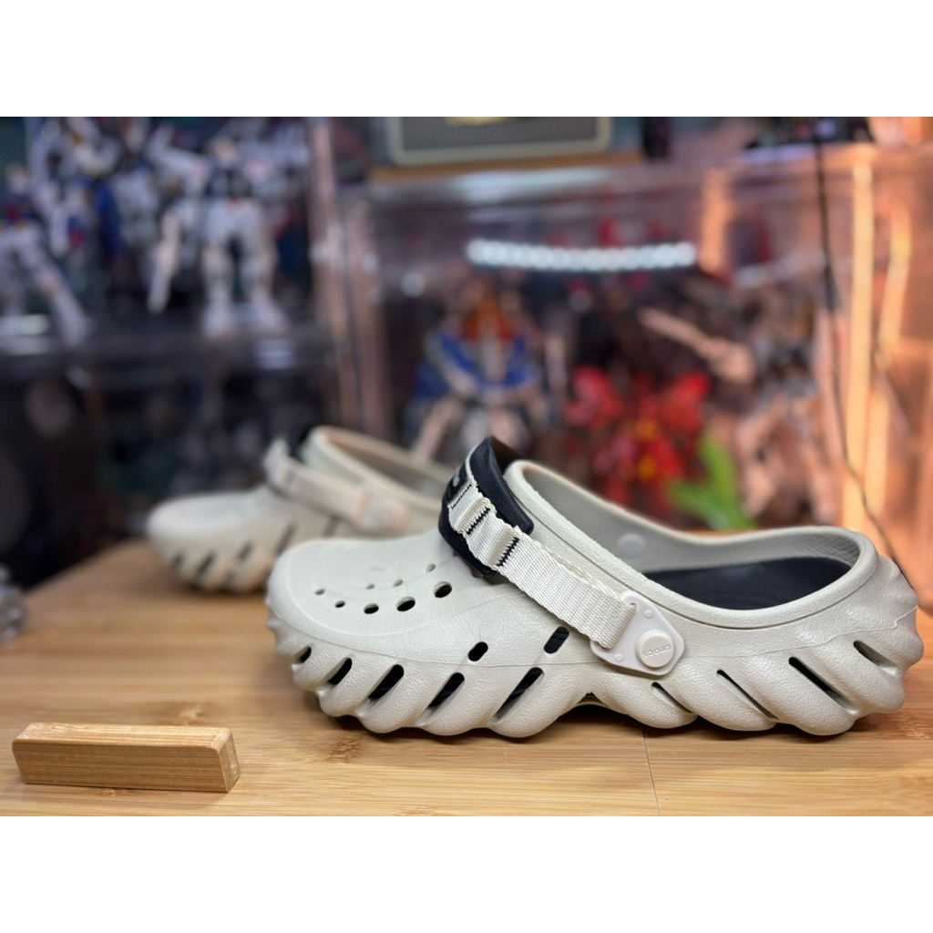 Crocs Echo Clog   “ Bone Black “ M8/42/26.5cm