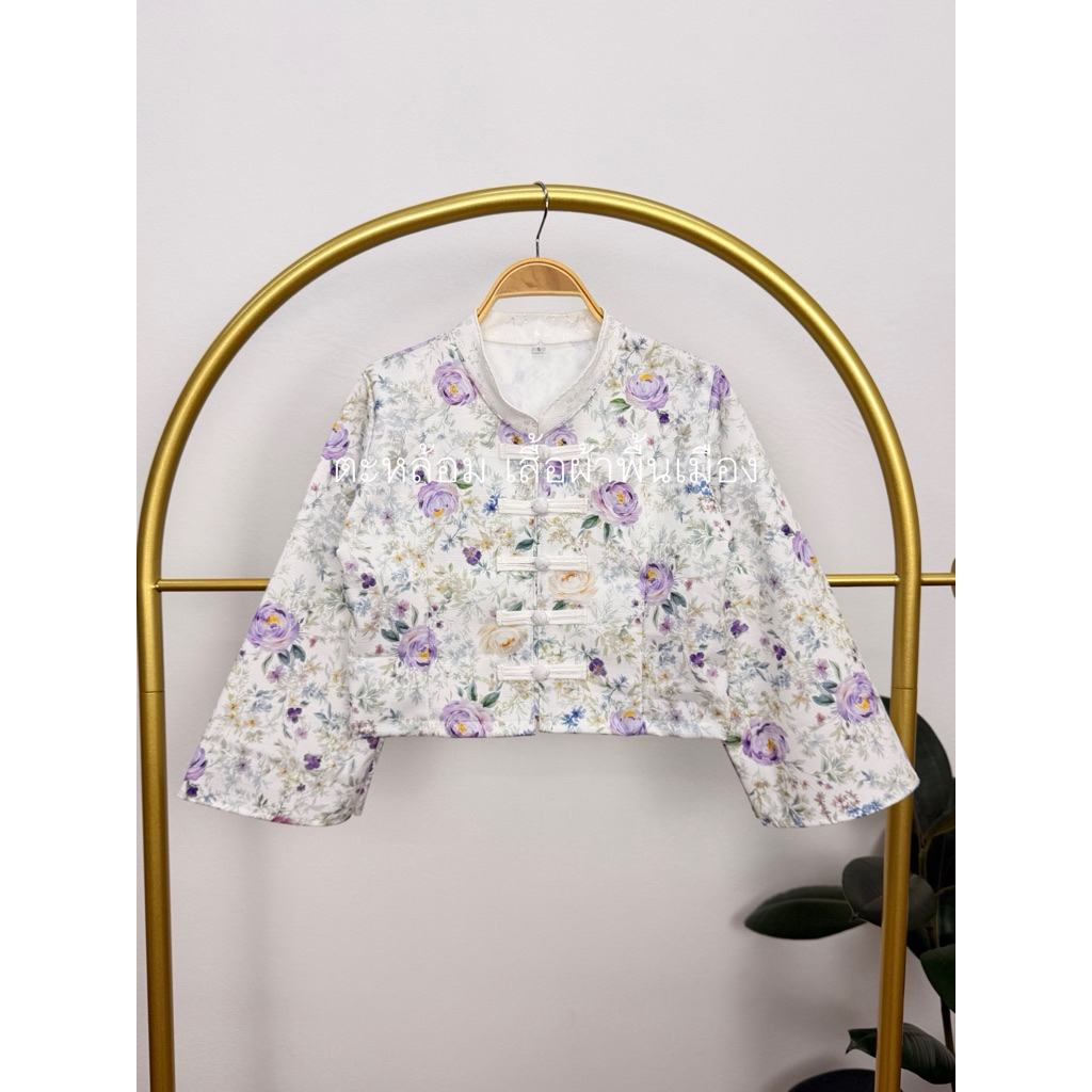 เสื้อทรงเบสิคกระดุมผ่าหน้าลายดอก 🌸