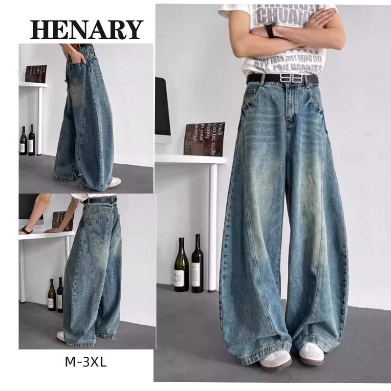 Henary กางเกงยีนส์ผู้ชายทรงหลวมขากว้าง สีน้ำเงินฟอกวินเทจสไตล์อเมริกัน baggy jeans ใส่สบาย เท่ๆ เข้า