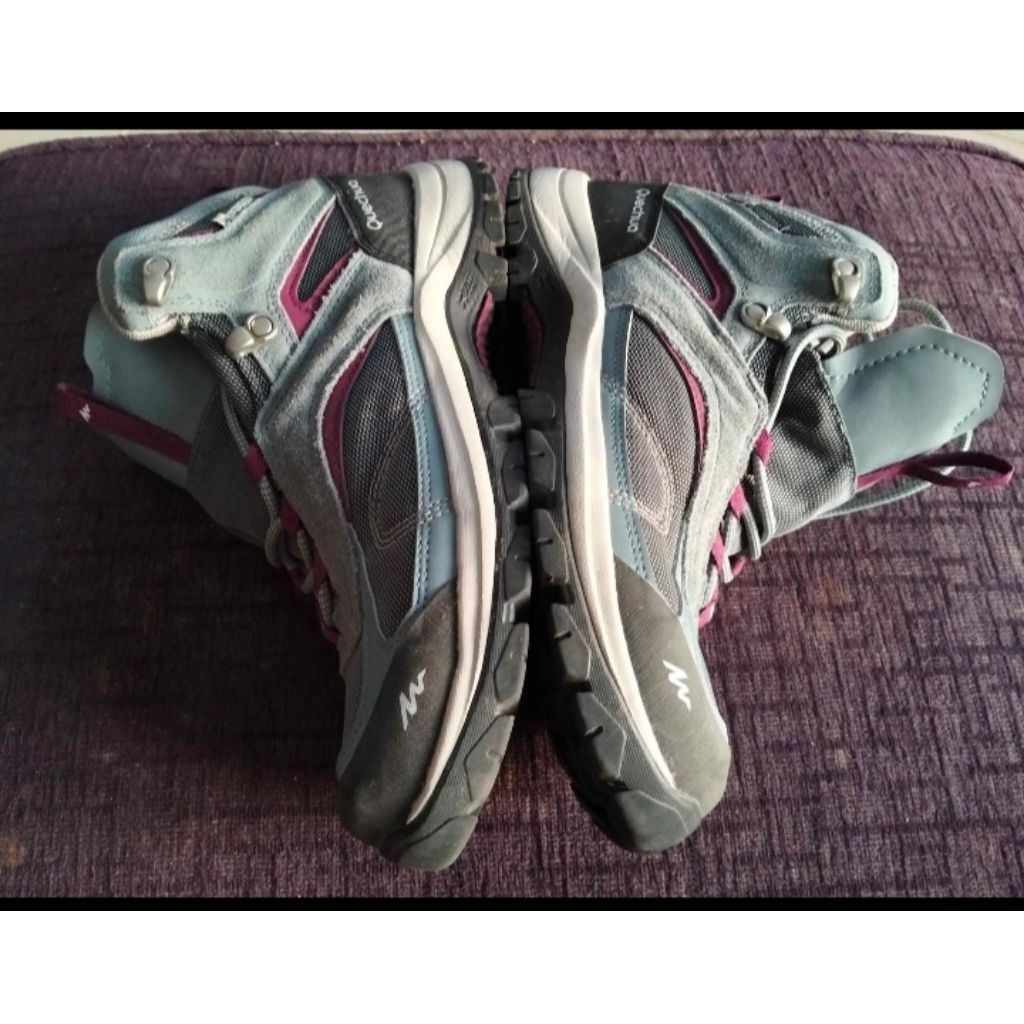 Quechua walking boots size 38.5-39 Thai size 5.5 UK