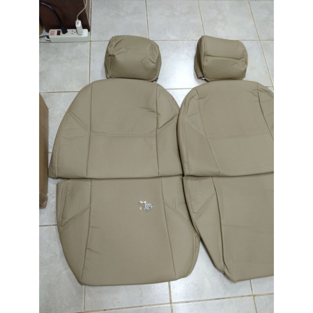ชุดหุ้มเบาะตรงรุ่น toyota mighty x ตรงรุ่นสีครีมคู่หน้า 2 ประตูสวมทับเบาะเดิมได้เลยค่ะ
