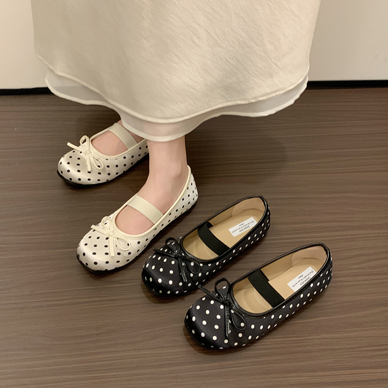 Polkadot รองเท้า Mary Jane สวมใส่สบายและน้ำหนักเบา แบบสวมผ้าซาติน