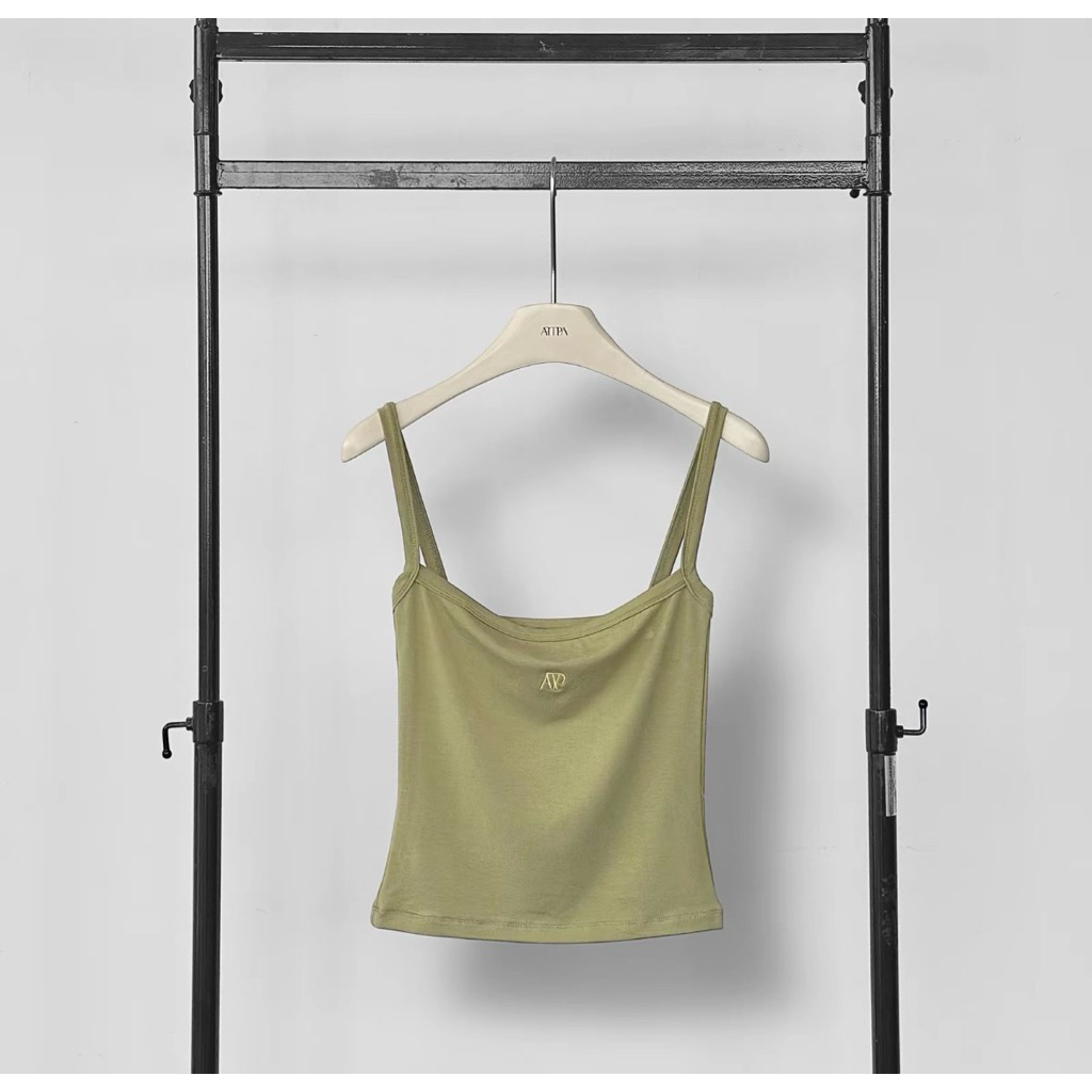 [new] เสื้อสายเดี่ยว caller rayon tank สีเขียวอ่อน size s ของ atipa