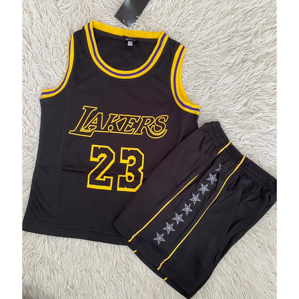 ชุดบาสเก็ตบอลสีดำเบอร์23สกกรีนชื่อJAMESเสื้อ+กางเกง – โปรปัง