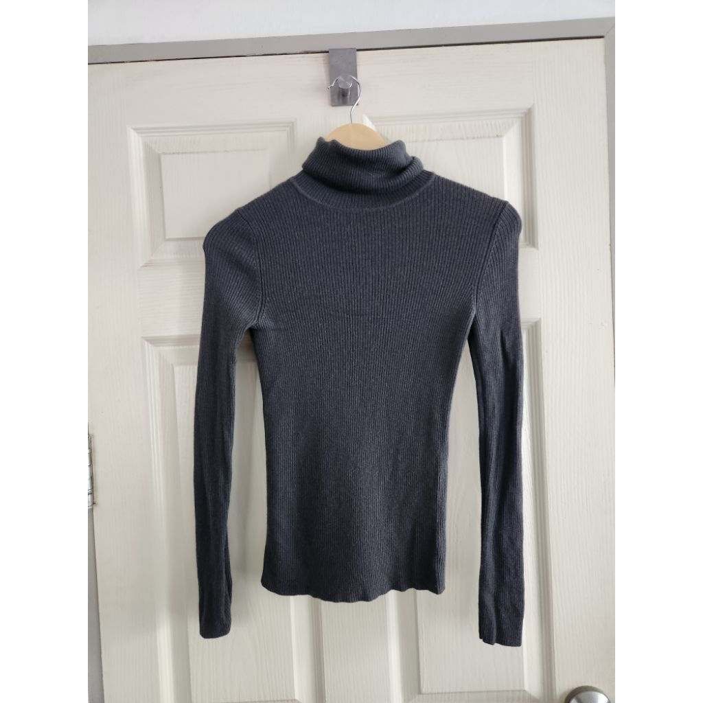Uniqlo Women Turtleneck Longsleeve Size M แท้💯✅️