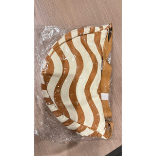 กระเป๋าสะพายข้าง Uniqlo x Marimekko  จากshop ญี่ปุ่น