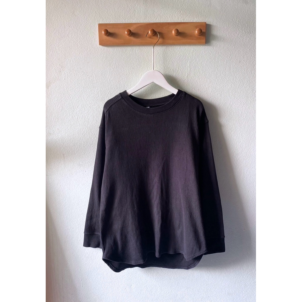 Uniqlo เสื้อสีดำ ** สีไม่เฟดค่ะ **