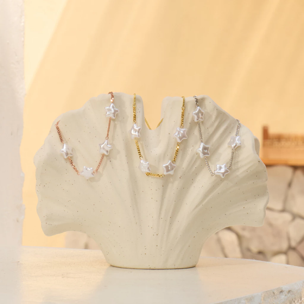 Petite Triple Coral Bracelet กำไลข้อมือรูปไข่มุกดาว
